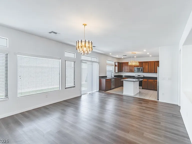638 Great River Ave — Photo 7