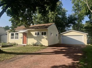 414 Badger Dr, Baraboo, WI 53913