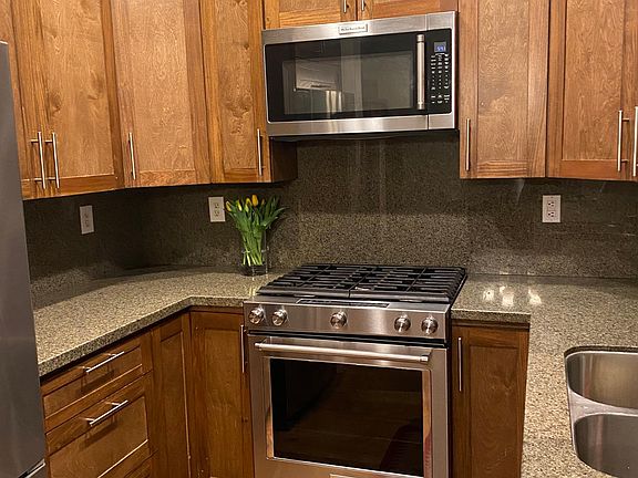 Gas stove/oven and microwave