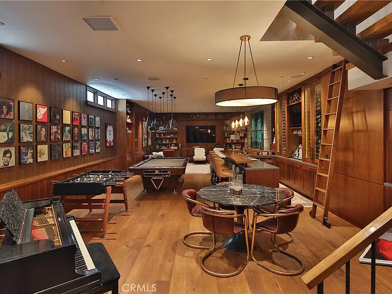 3124 The Strand — Photo 11