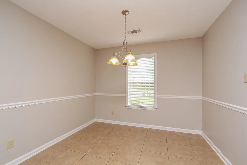 4 bed, 2.5 bath, 1974 sqft, $2,195 — Photo 4
