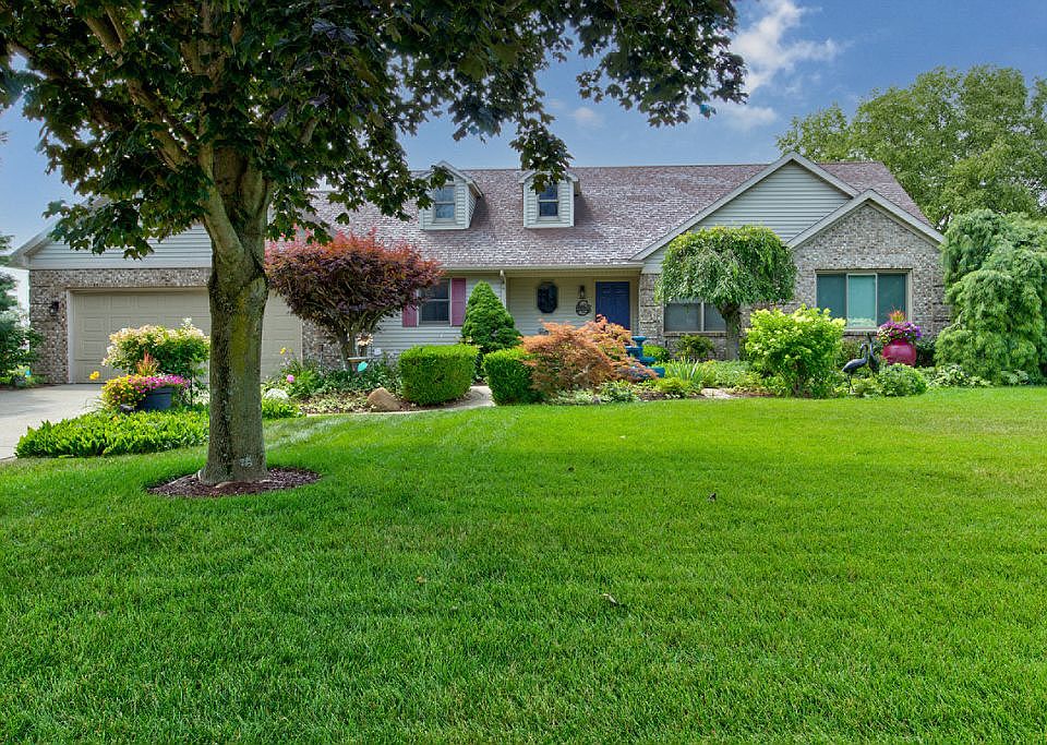 1st image of 989 Bluff Lake Dr