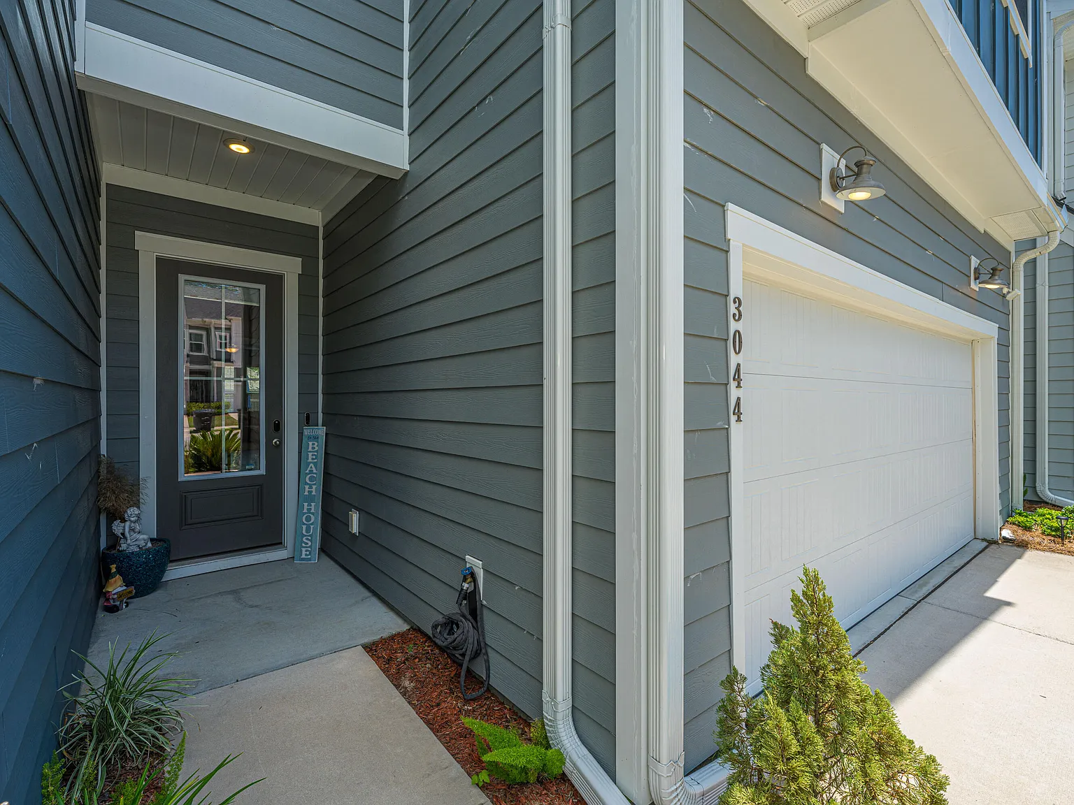 3 bed, 2.5 bath, 2415 sqft, $3,700 — Photo 2
