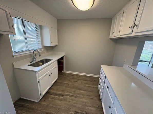 126 Turnwood Ln, Winston Salem, NC 27104