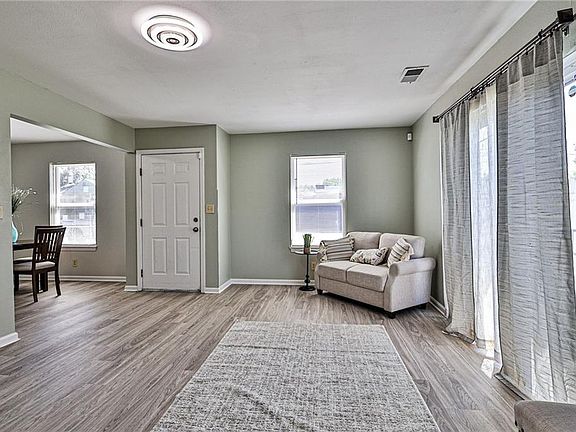 5th image of 744 Cheyenne Ave