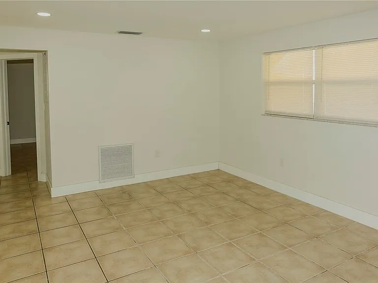 2055 Braman Ave — Photo 1