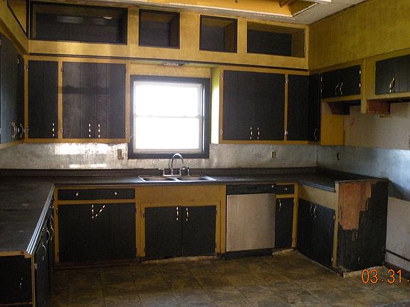 3rd image of 107 W 2nd St