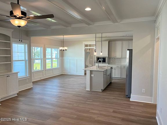 5th image of 2285 Crescent Bay Drive