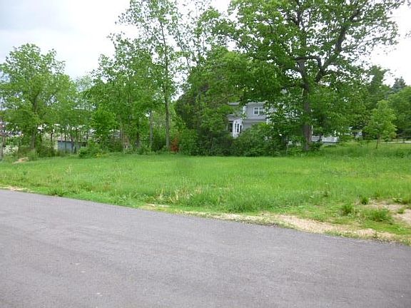 3rd image of 350 Ellen St