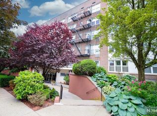 2160 Center Ave APT 2F, Fort Lee, NJ 07024