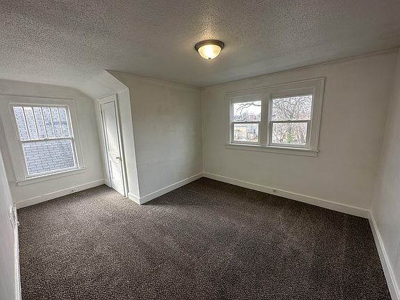 4th image of 54 Catherine Ave #2