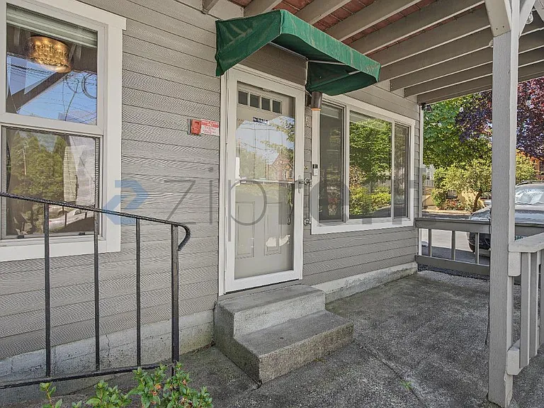 2478 NW Savier St #5 — Photo 4