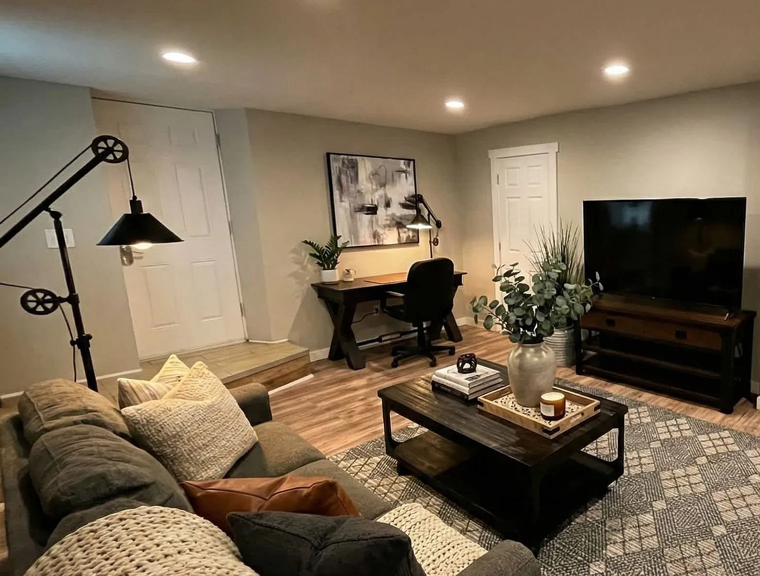 1 bed, 1.0 bath, 893 sqft, $3,055 — Photo 3