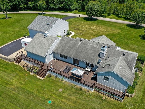 4th image of 303 White Oak Dr