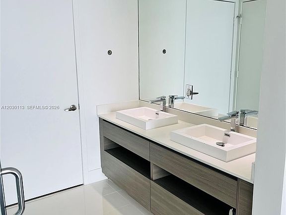 5th image of 460 NE 28th St APT 1408