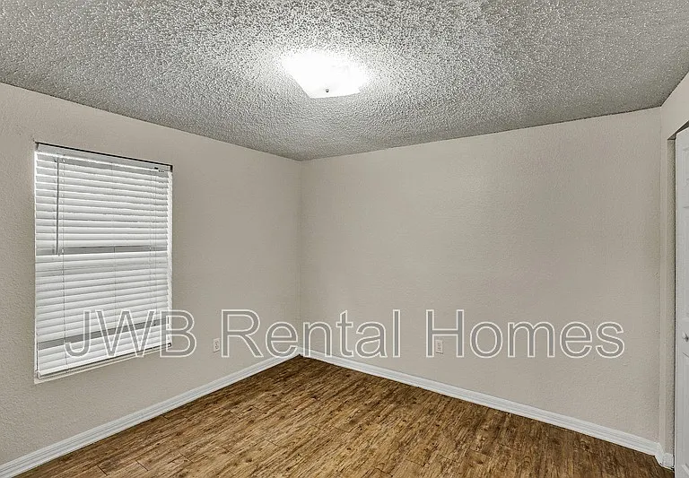 485 W 58th St — Photo 11
