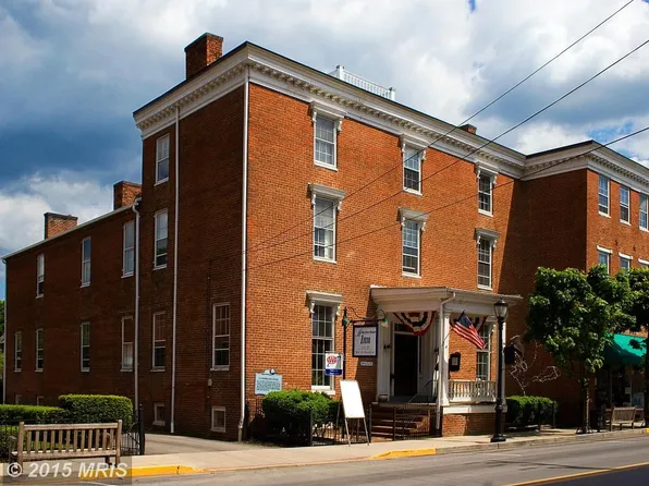 109 N Main St, Moorefield, WV 26836