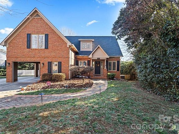 2nd image of 1130 Montford Dr