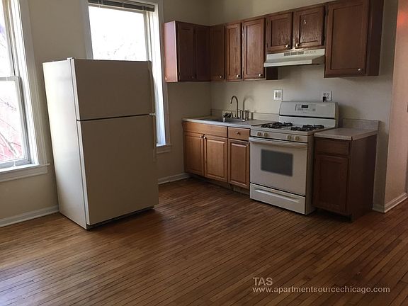 5th image of 2258 S Washtenaw Ave #3F