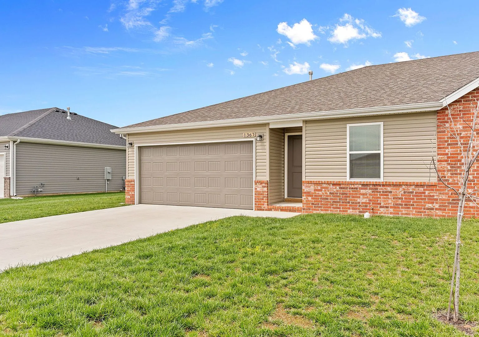 Newly built 3 bedroom duplex-Westbury Gardens! — Photo 3