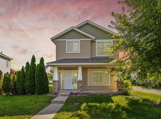 3002 Walden Dr, Chaska, MN 55318