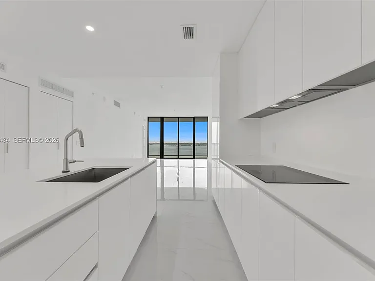 700 NE 24th St #3806 — Photo 10