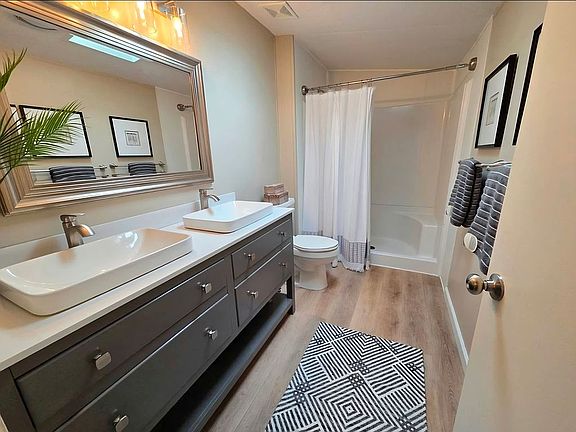 4th image of 300 SW 7th Ave Unit 812