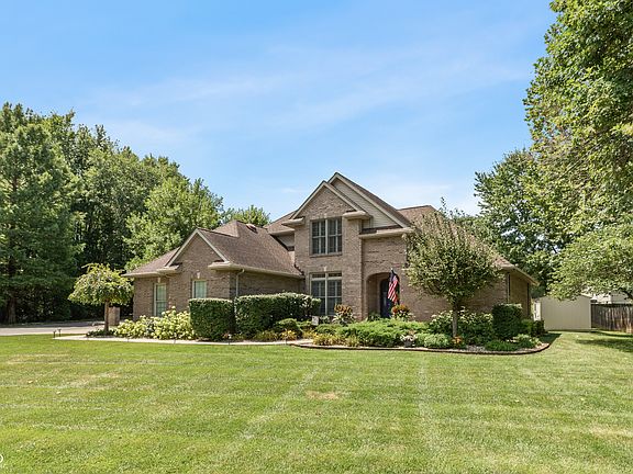 2nd image of 293 Big Horn Ln