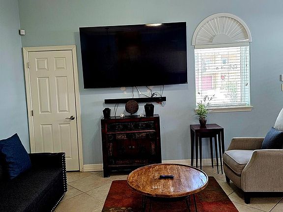 2nd image of 121 E Acapulco St
