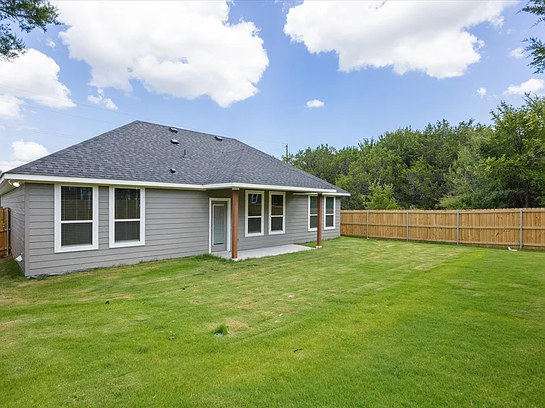 2414 Forest Hill Ln — Photo 31