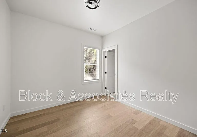 2811 Wilcox Pl #101 — Photo 18