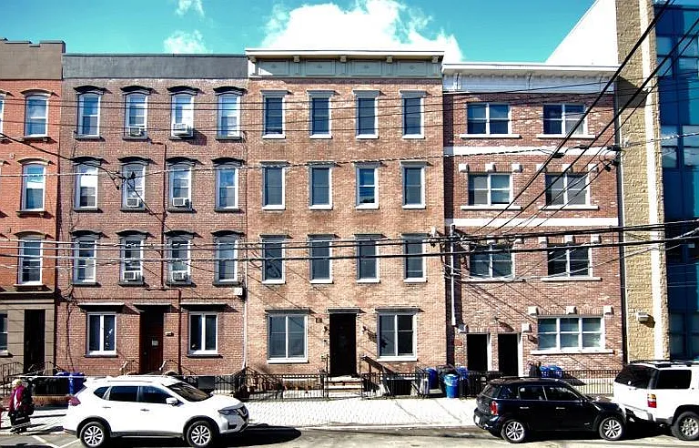 518 Park Ave #2R — Photo 1