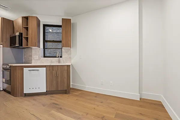 Rented by Monday Morning Management LLC | media 61