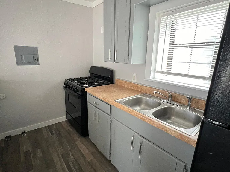 660 Riverside Dr #5 — Photo 7