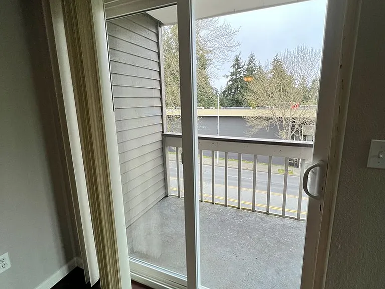 12527 Roosevelt Way NE — Photo 3