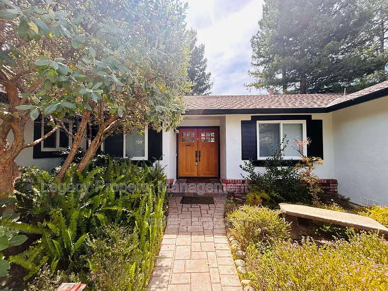 4 bed, 2.5 bath, 2078 sqft, $4,800 — Photo 3