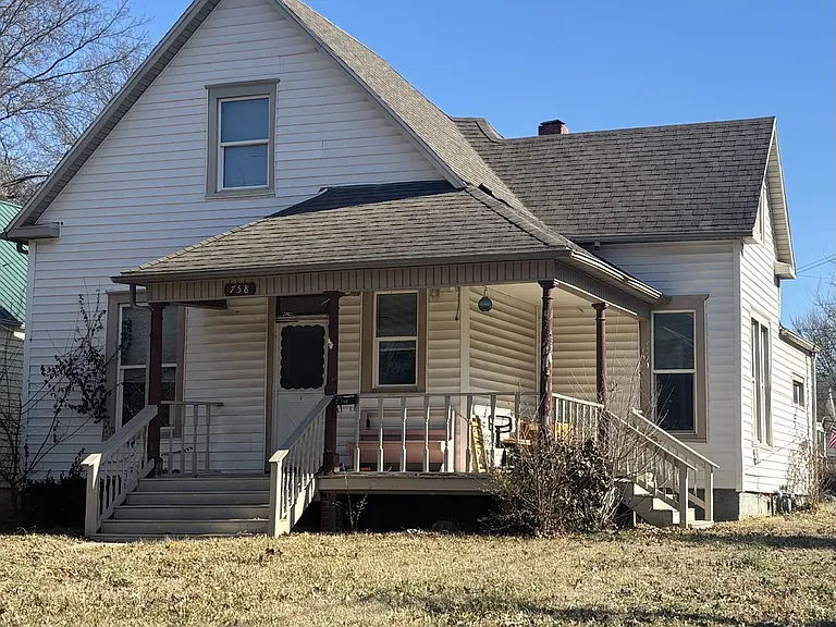758 S Delaware Ave — Photo 1