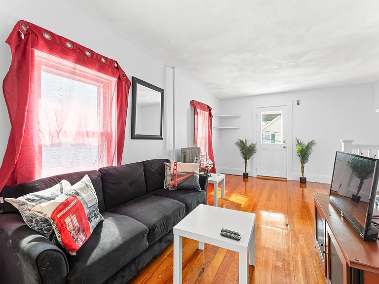 50 Moore St #2R — Photo 1
