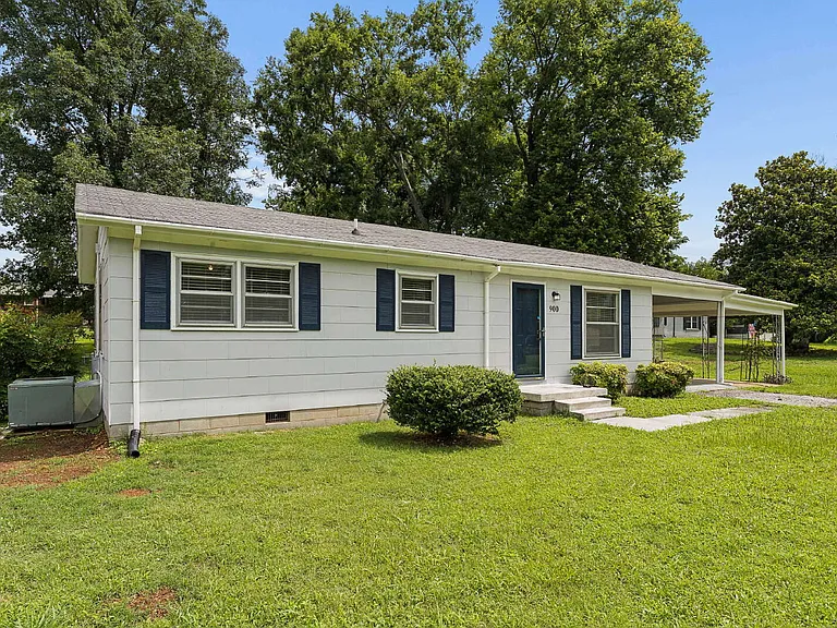 900 Velma Ln — Photo 4