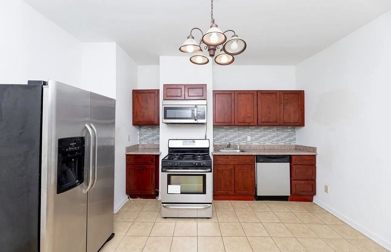 3 bed, 1000 sqft, $2,350 — Photo 1