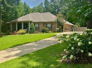 52 Buckingham St, Hattiesburg, MS 39402