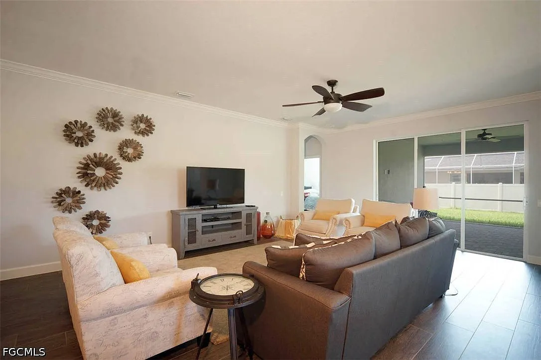 3 bed, 3.0 bath, 2267 sqft, $4,200 — Photo 3