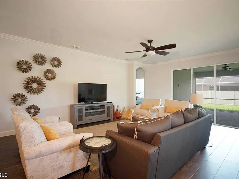 2772 Lambay Ct — Photo 3