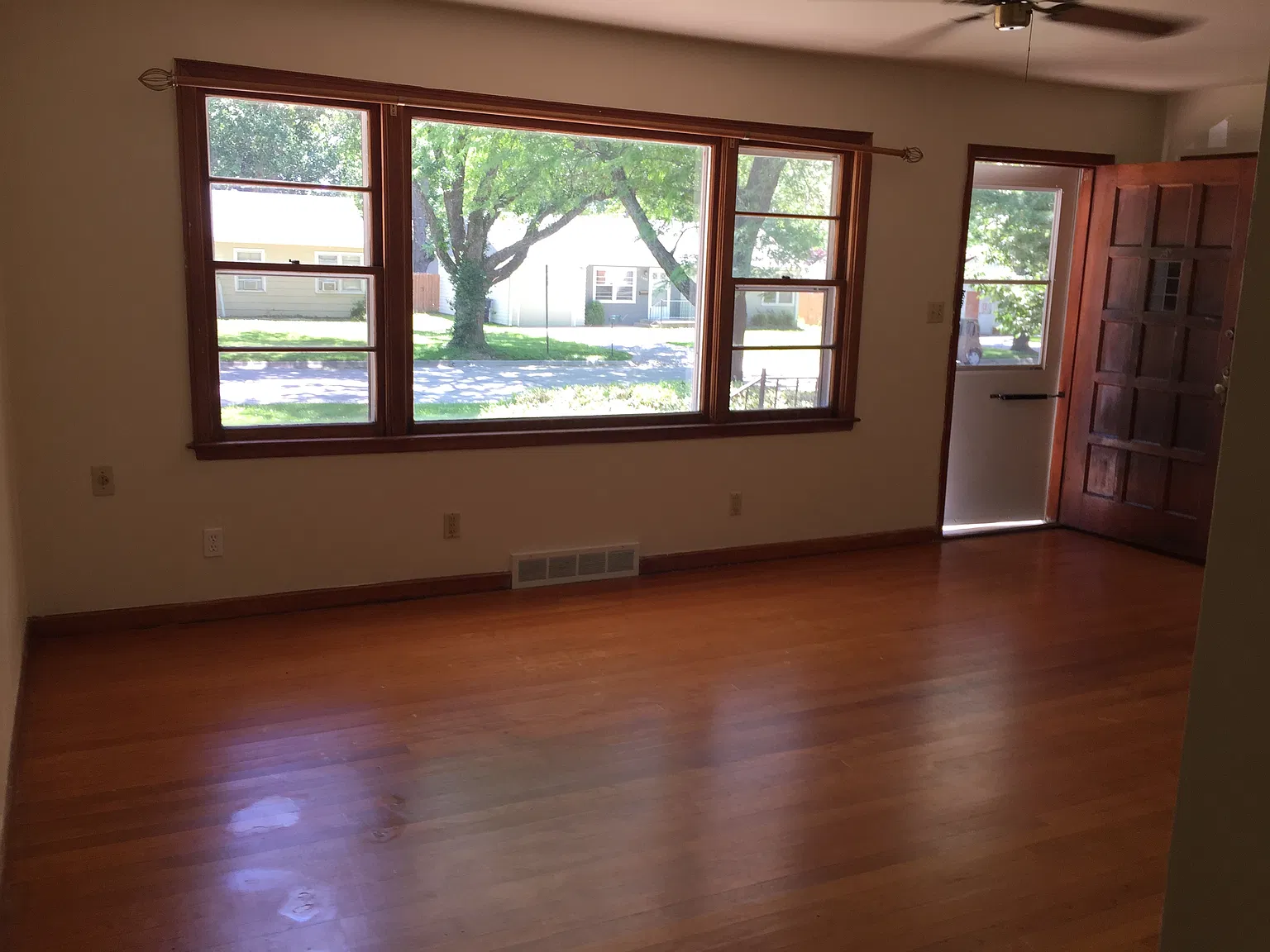 3 bed, 1046 sqft, $1,100 — Photo 4