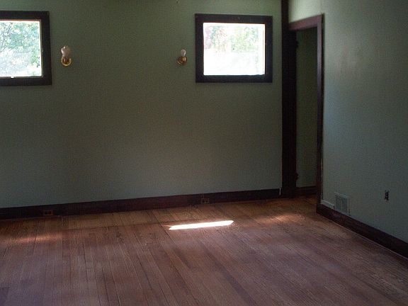 living room w/ h/w floors