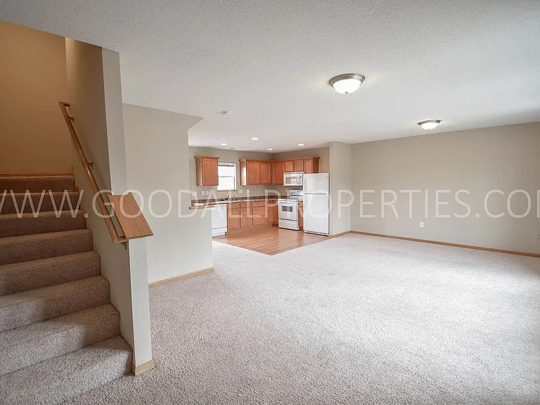 4319 153rd St — Photo 4