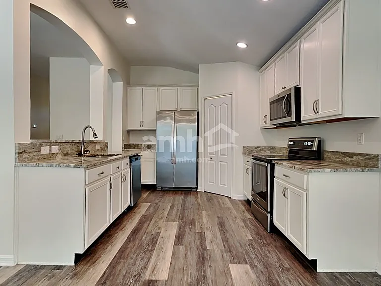 408 Corklan Ct — Photo 4