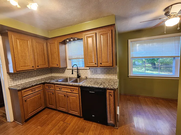 2320 Wrenford Rd — Photo 5