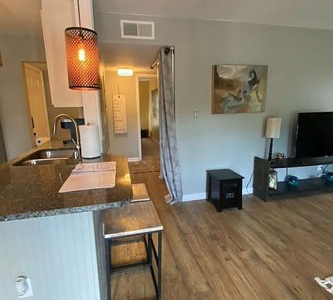 5th image of 333 E 4th St APT C6