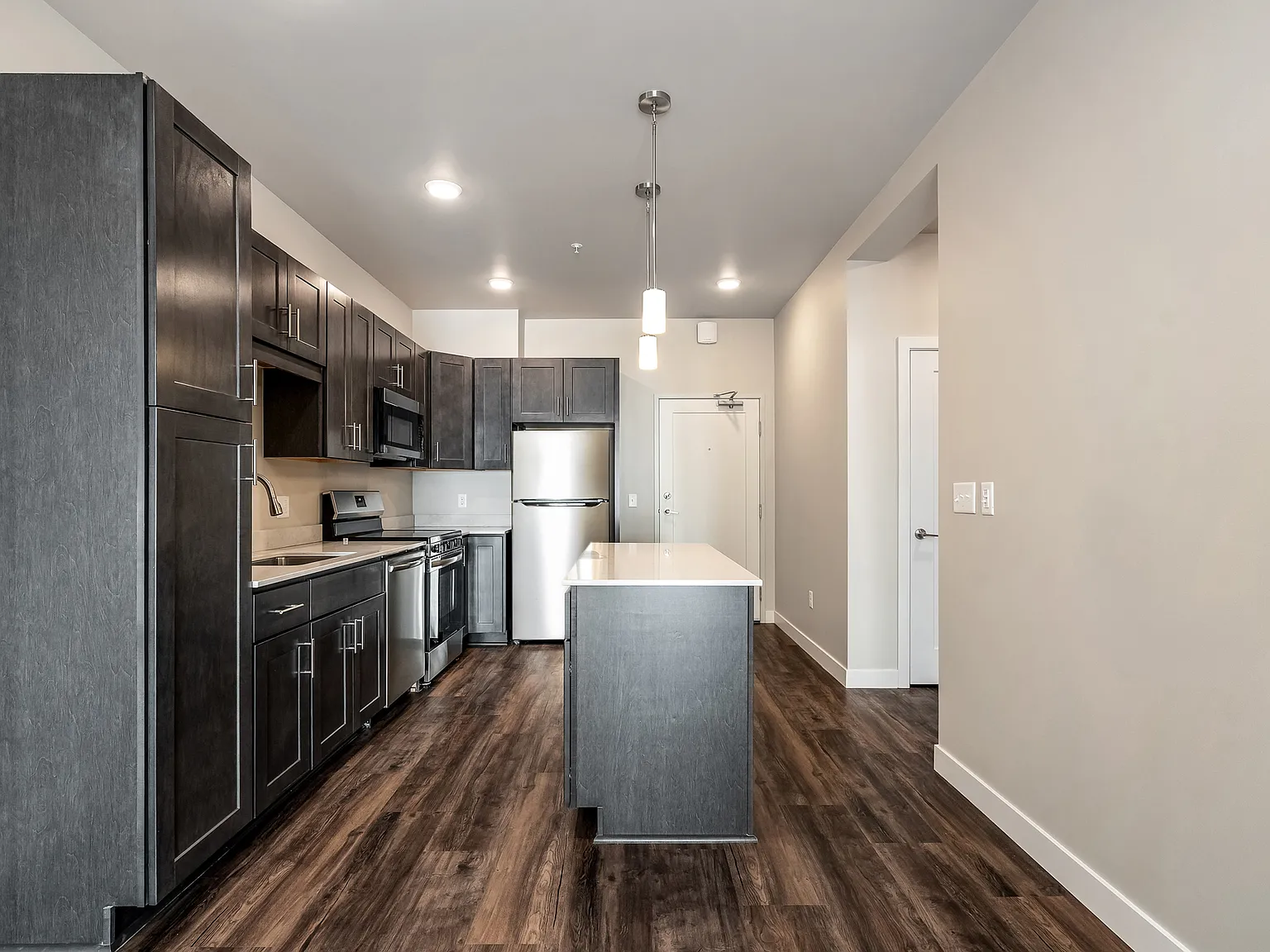 1 bed, 670 sqft, $3,200 — Photo 4